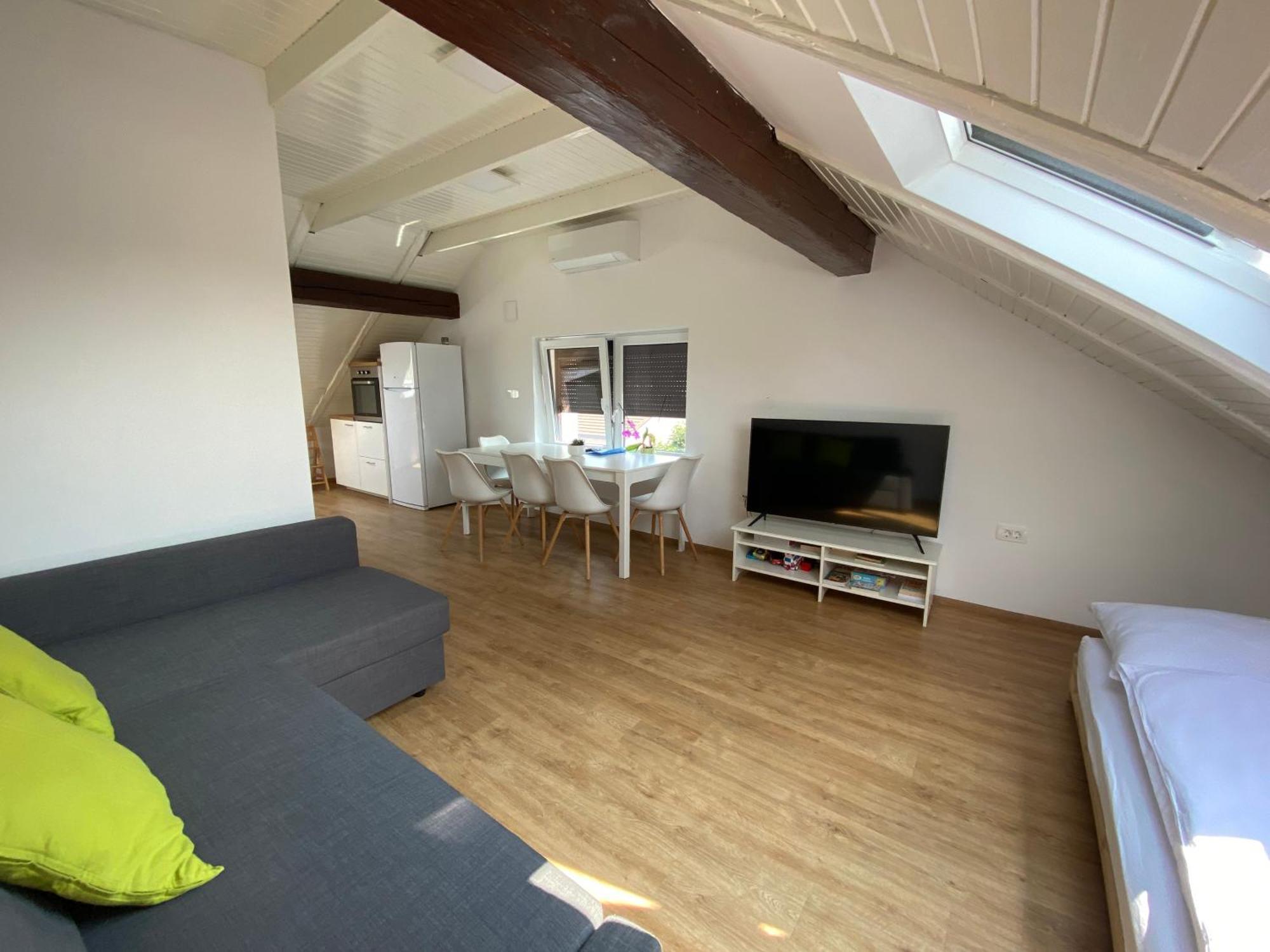 Ada - 4 Cosy Apartment